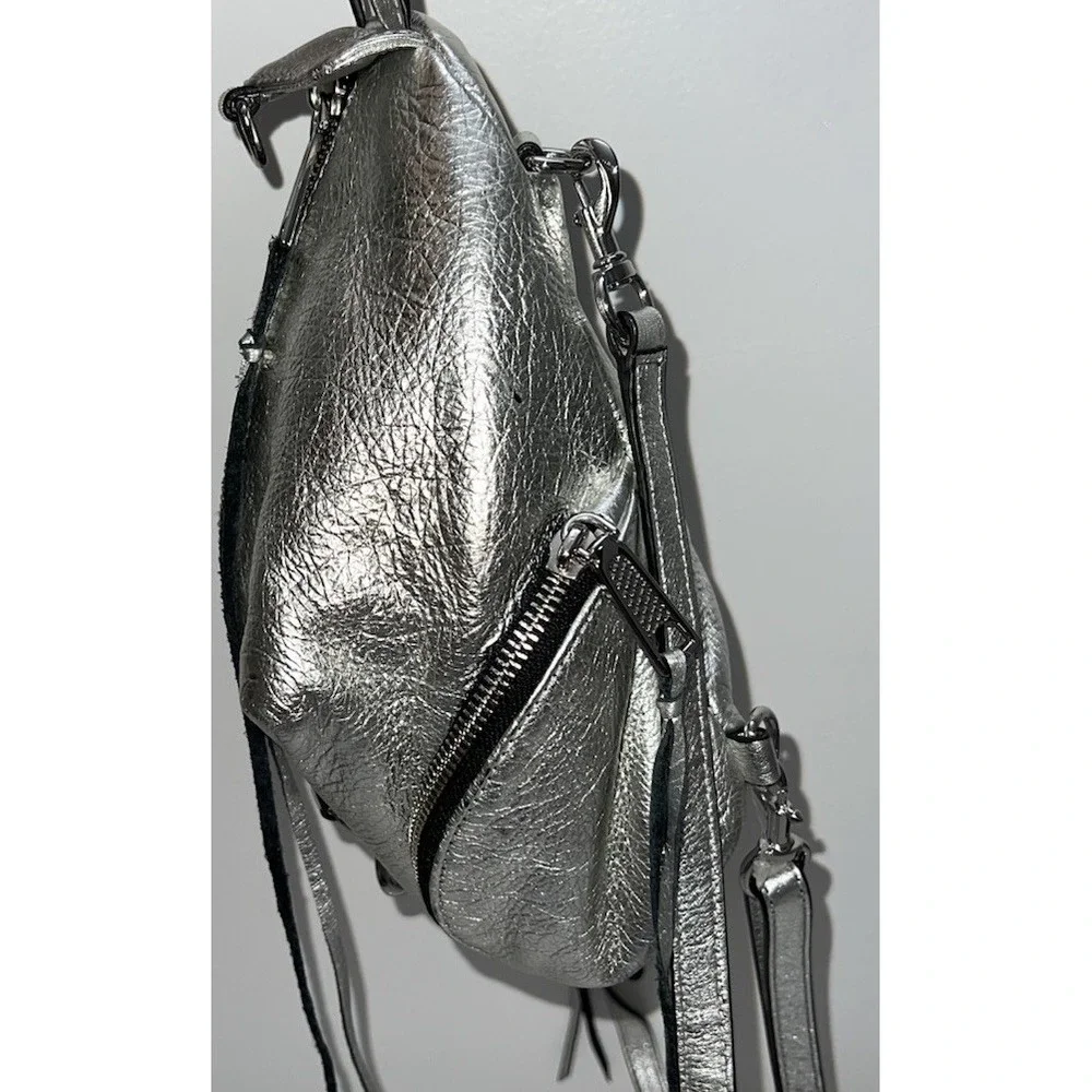 (8/b16)REBECCA MINKOFF Silver Leather Metallic Zip Backpack